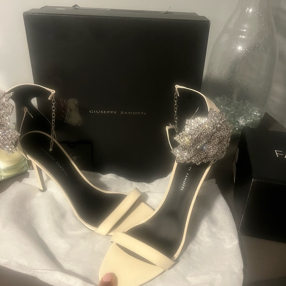 Giuseppe Zanotti Women's Cream Heels